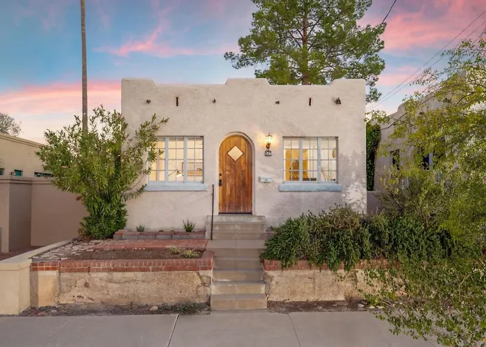 Charm, Near 4th Ave, Walk To U Of A, 1 Bedroom 1 Ba Holiday home Tucson