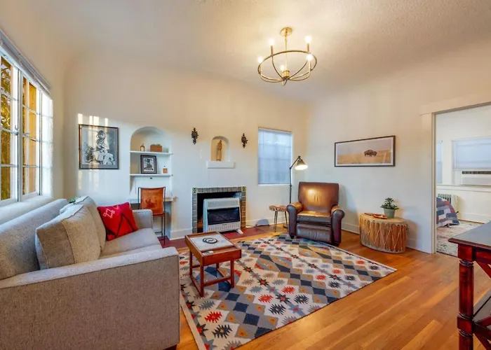 Charm, Near 4th Ave, Walk To U Of A, 1 Bedroom 1 Ba Holiday home *
