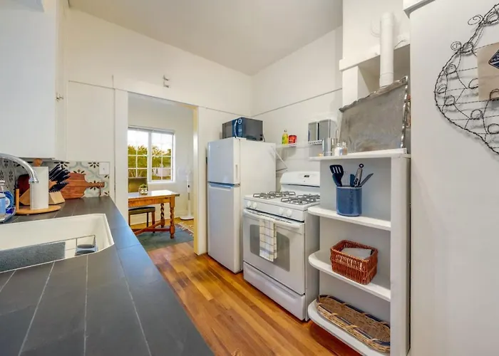 Holiday home Charm, Near 4th Ave, Walk To U Of A, 1 Bedroom 1 Ba