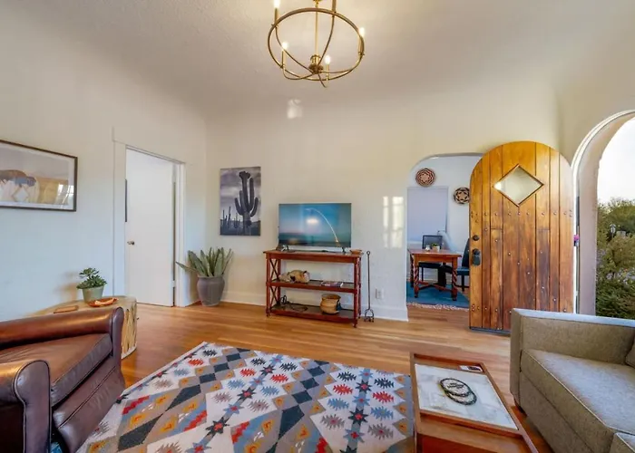 Holiday home Charm, Near 4th Ave, Walk To U Of A, 1 Bedroom 1 Ba