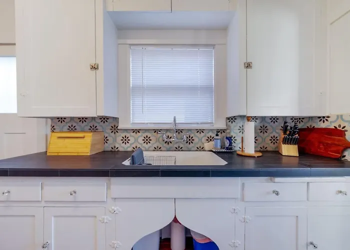 Charm, Near 4th Ave, Walk To U Of A, 1 Bedroom 1 Ba Holiday home *