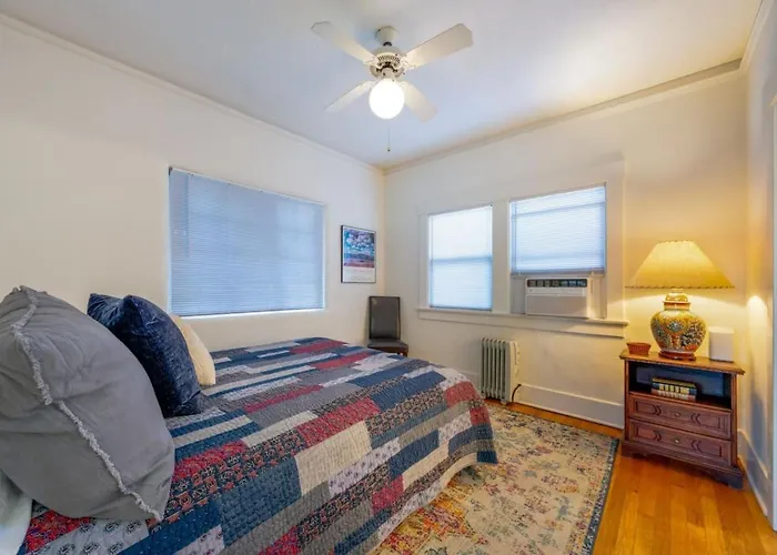 Charm, Near 4th Ave, Walk To U Of A, 1 Bedroom 1 Ba Holiday home Tucson