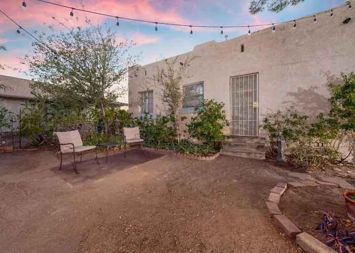 Charm, Near 4th Ave, Walk To U Of A, 1 Bedroom 1 Ba Holiday home