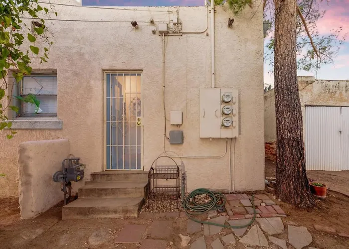 Holiday home Charm, Near 4th Ave, Walk To U Of A, 1 Bedroom 1 Ba *